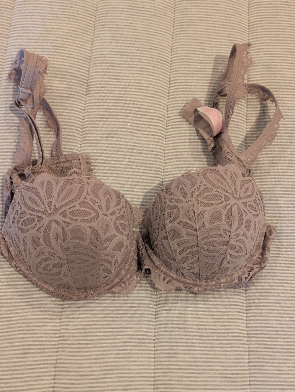 PINK Victoria's Secret Lace Underwire Bra in Mauve